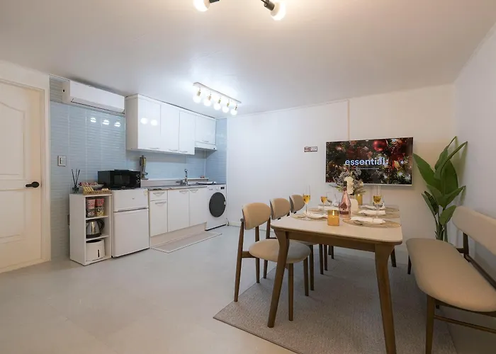 Appartement Berry House#홍대역3번출구도보1분#1층평지#최상의위치#무료짐보관#4인기본숙소