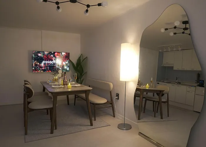 Appartement Berry House#홍대역3번출구도보1분#1층평지#최상의위치#무료짐보관#4인기본숙소