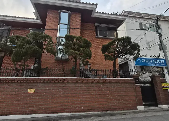 Berry House#홍대역3번출구도보1분#1층평지#최상의위치#무료짐보관#4인기본숙소 * Séoul